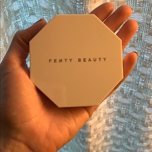 Fenty Beauty killawatt highlighter “Trophy Wife”